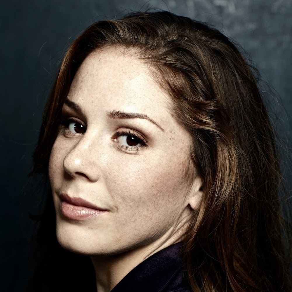 Meet your Posher, Caroline